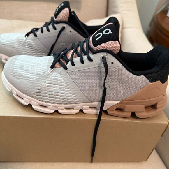 On Cloudflyer Sneakers Size 9 - Picture 5 of 6